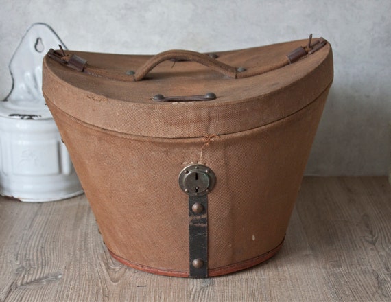 1900s Beautiful Antique French Victorian Hat Box