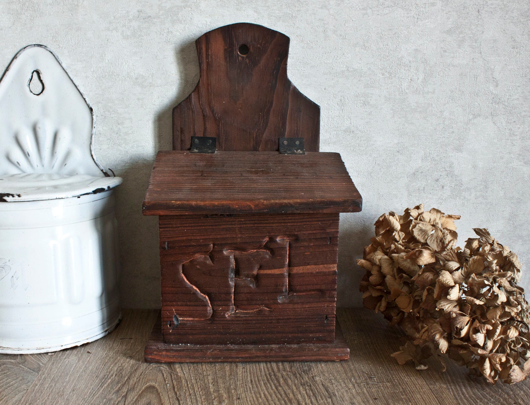 Boîte à Sel Artisanale Ancienne en Bois