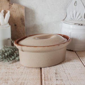 Terrine vintage LA BOURGUIGNONNE ovale émaillée beige