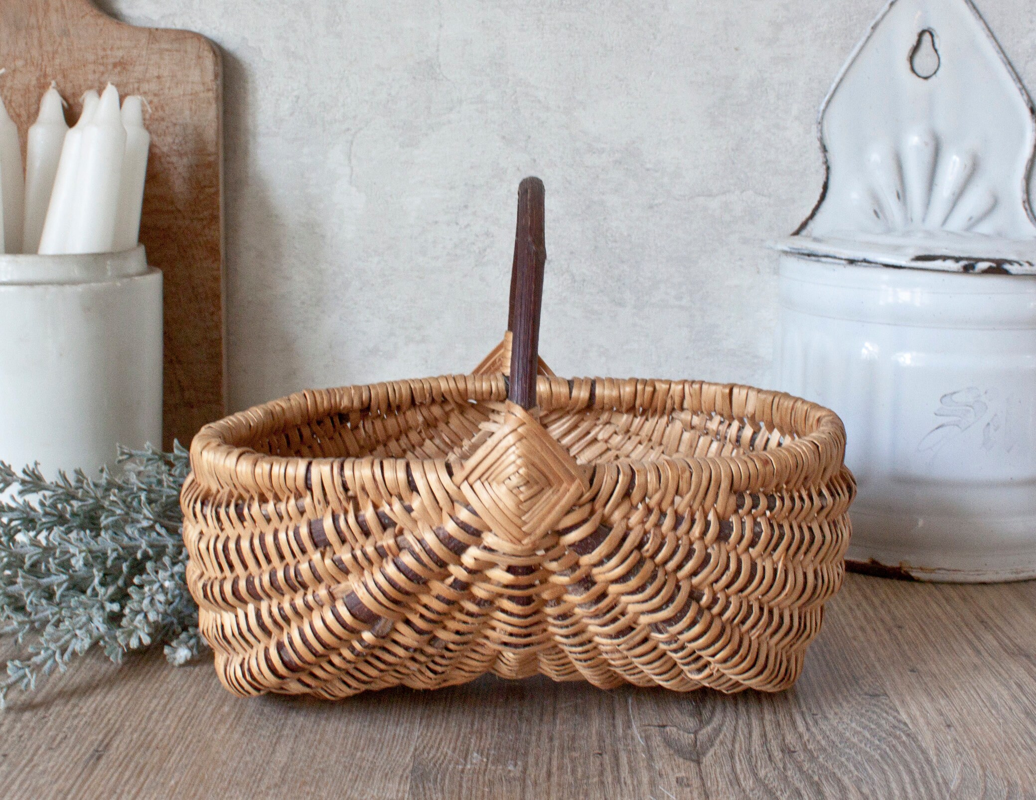 Petit Panier Oval Ancien en Osier Marron et Naturel