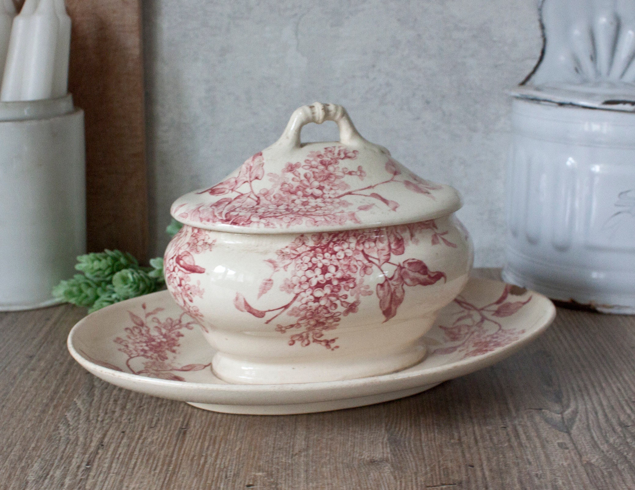 1900 Saucière de Gien en Terre Fer Blanche Ancienne, Décor Rose