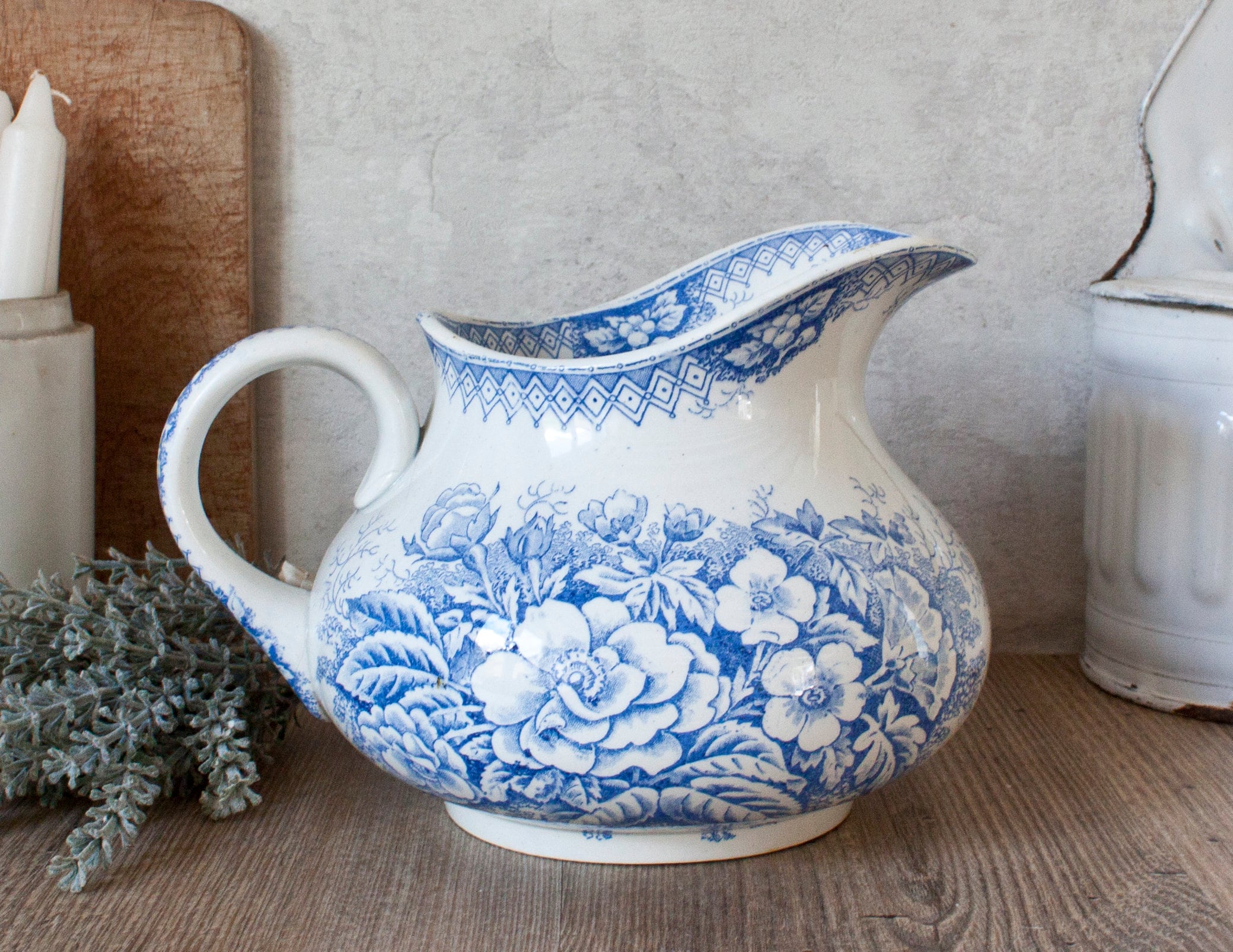 xixe Siècle Pichet de Toilette Saint-Amand en Terre Fer Blanche, Décor Floral Bleu