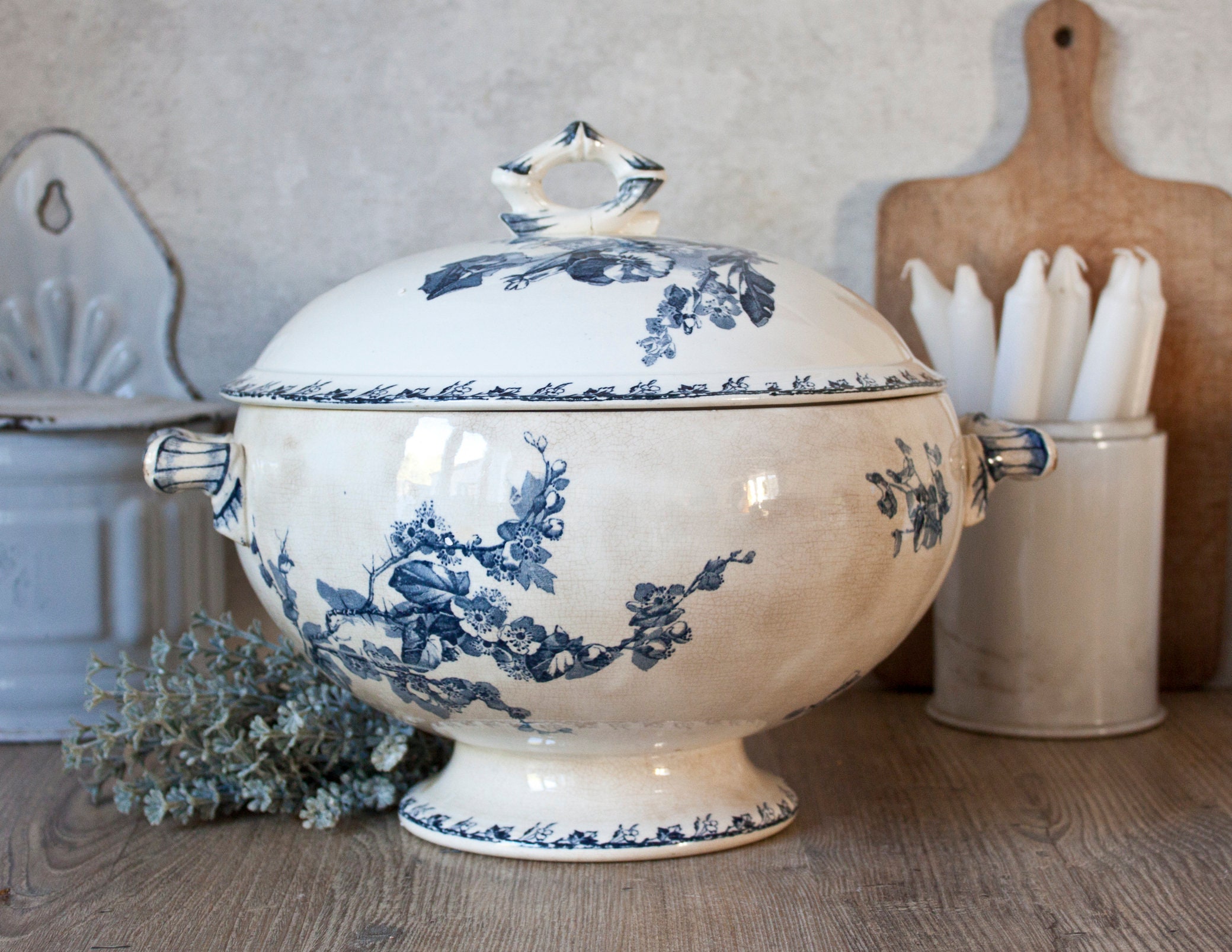 Rare Xixème Soupière Ancienne U&c Sarreguemines Terre de Fer Blanche Pied Douche, Motif Bleus