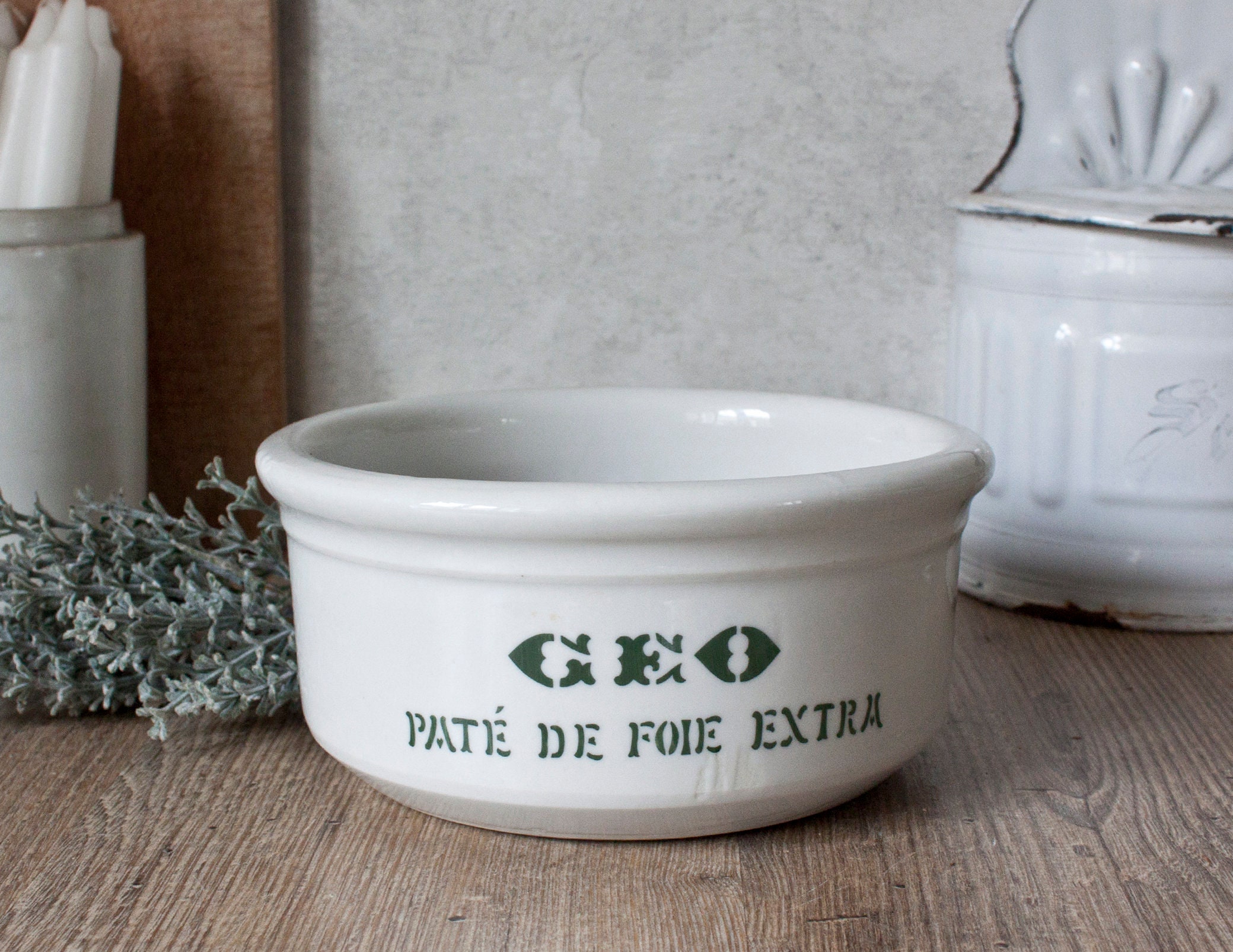 Terrine à Pâté de Foie Ancienne en Porcelaine Épaisse Blanche