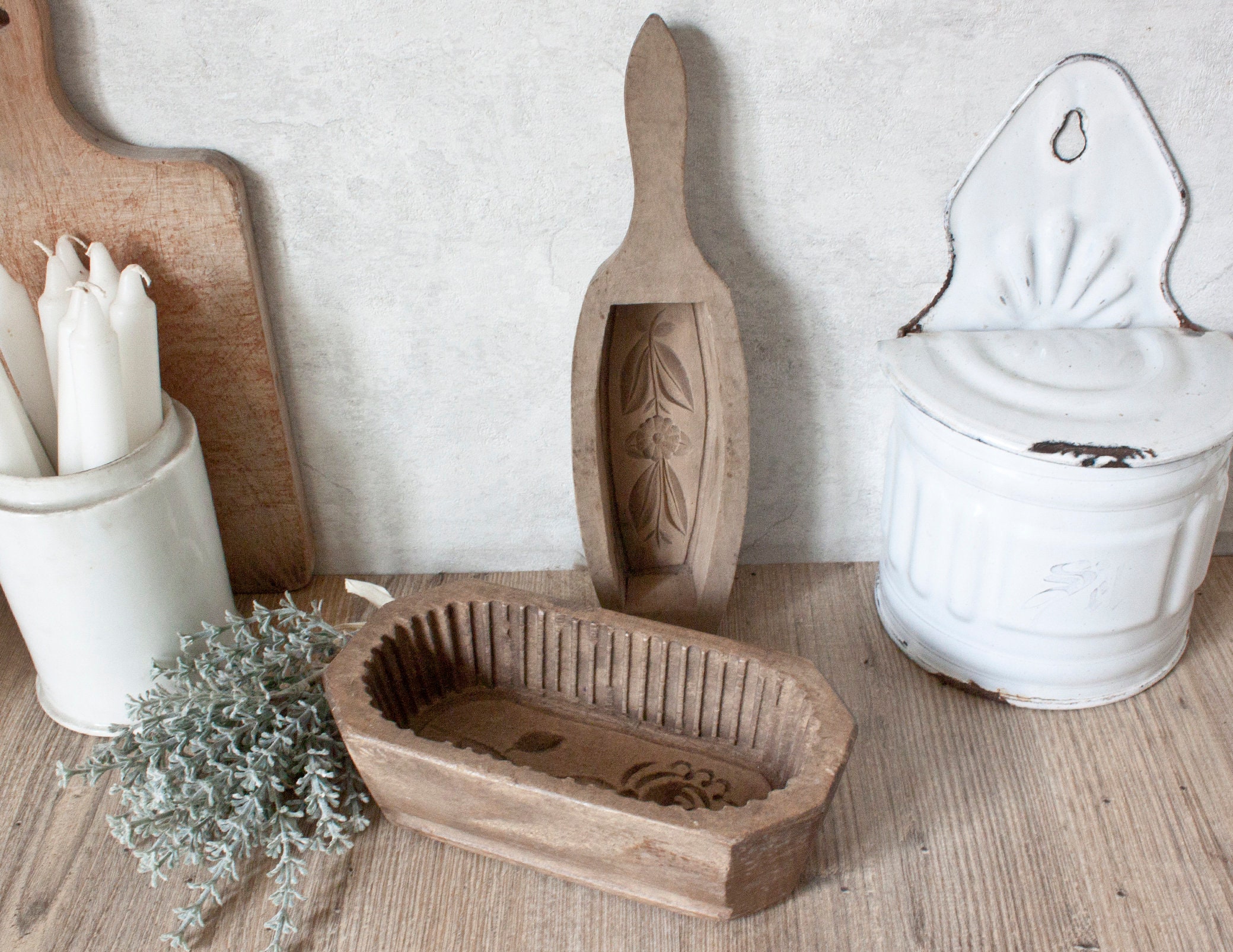 Ensemble de 2 Moules à Beurre Anciens en Bois, Motif Fleurs