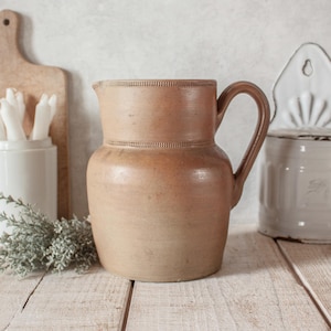 Jarra vintage grande em grés vidrado bege-acastanhado.