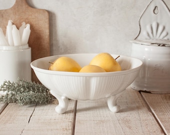 Ensaladera trípode PILLIVUYT con bandeja escurridora en porcelana blanca.