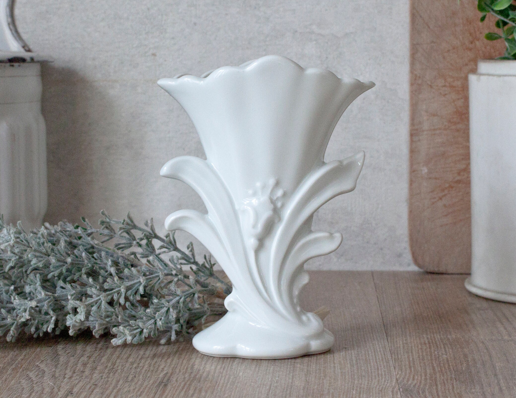 Joli Petit Vase de Mariés Limoges Ancien en Porcelaine Blanche