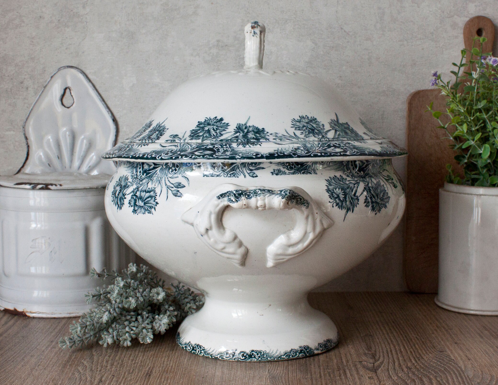 xixème Soupière Ancienne Saint-Amand Terre de Fer Blanche Pied Douche, Motif Floral Bleu Vert