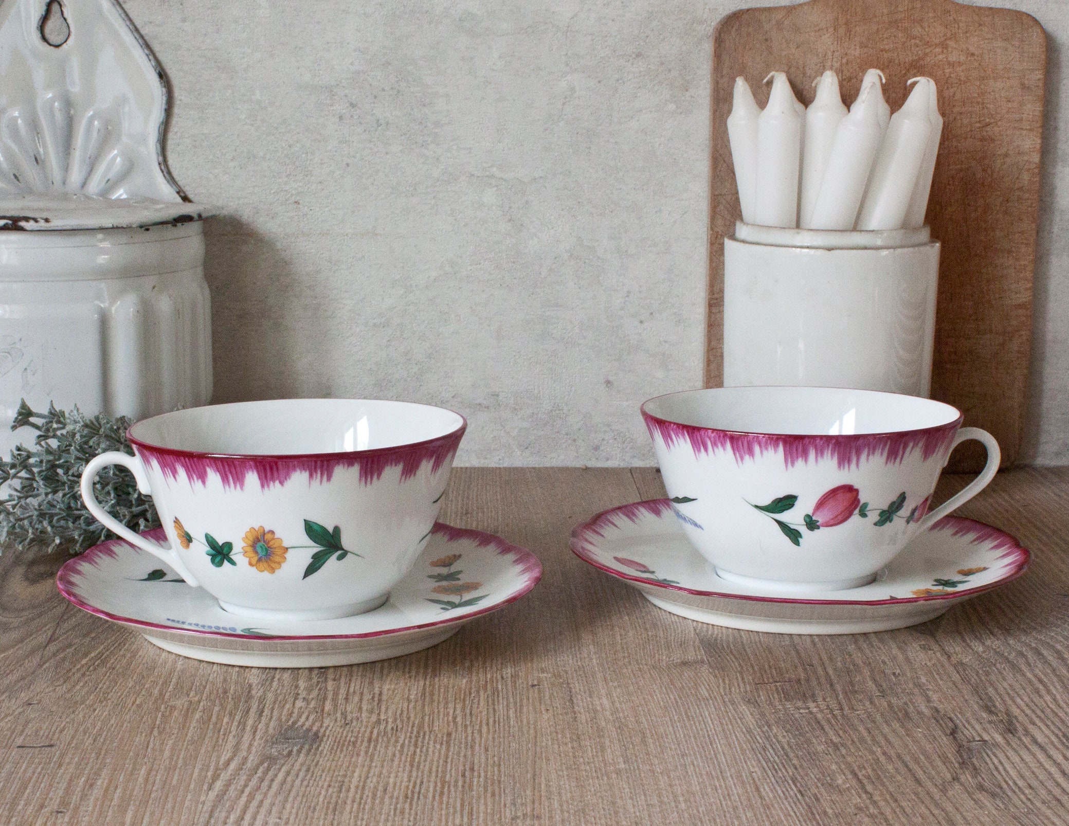 Duo de Tasses et Soucoupes en Porcelaine Chauvigny, Décor Fleurs