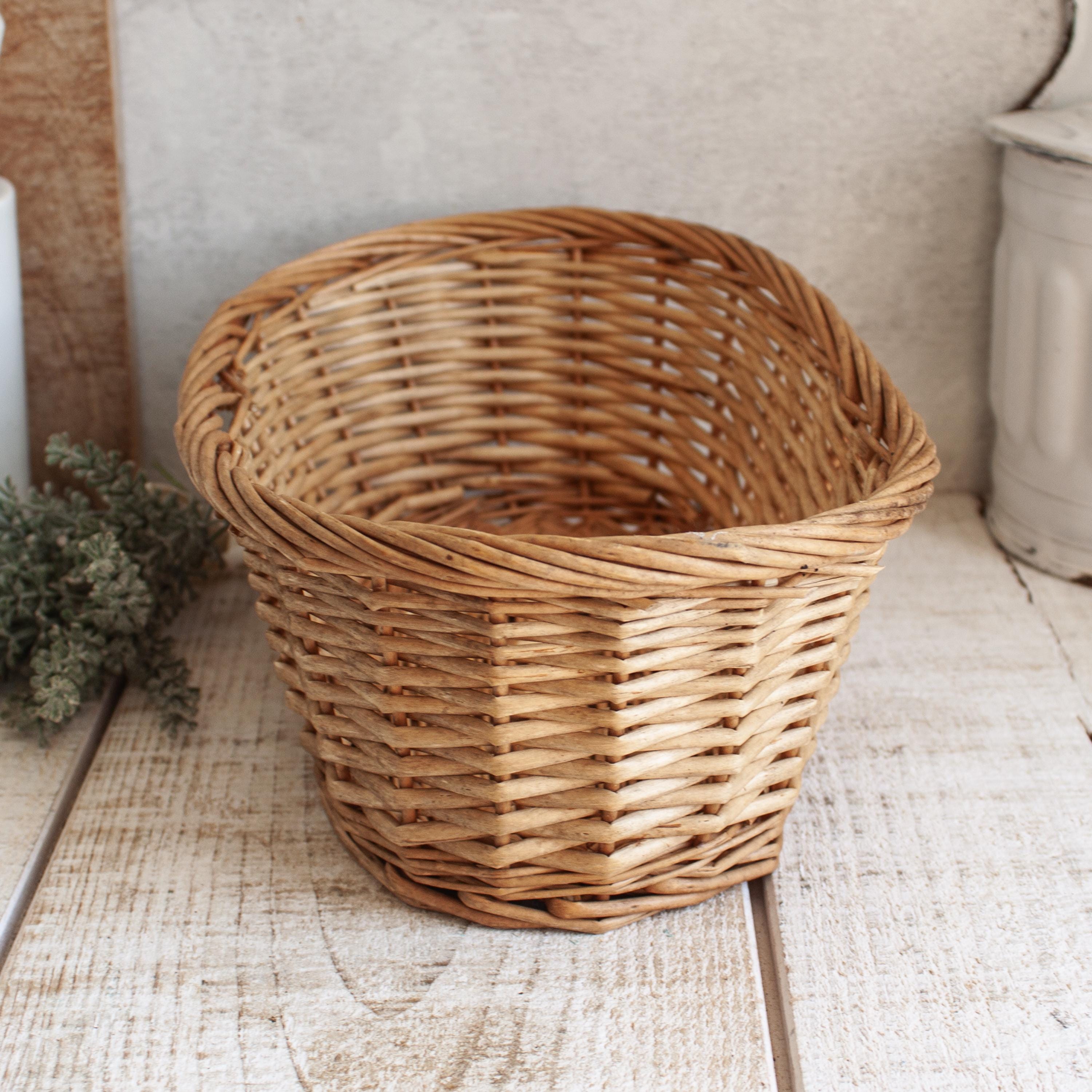 ナチュラルカラーの小さな楕円形のヴィンテージ籐バスケット - Etsy 日本