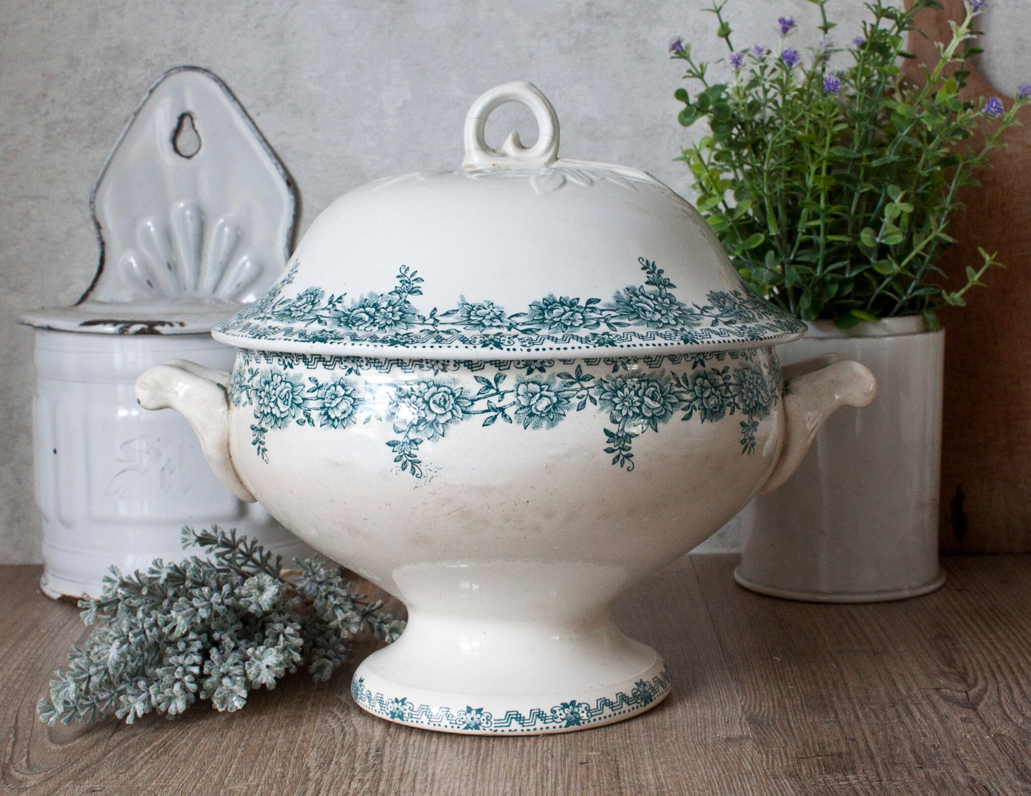 xixème Soupière Ancienne Saint-Amand Terre de Fer Blanche Pied Douche, Motif Floral Bleu Vert