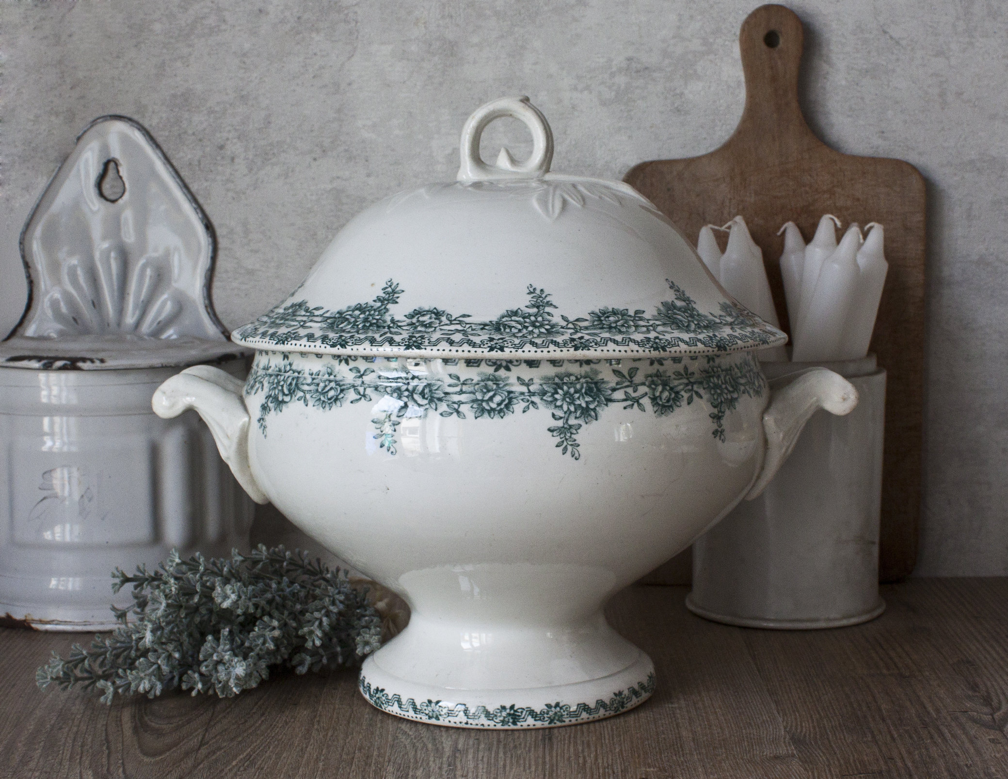 xixème Soupière Ancienne Saint-Amand Terre de Fer Blanche Pied Douche, Motif Floral Vert