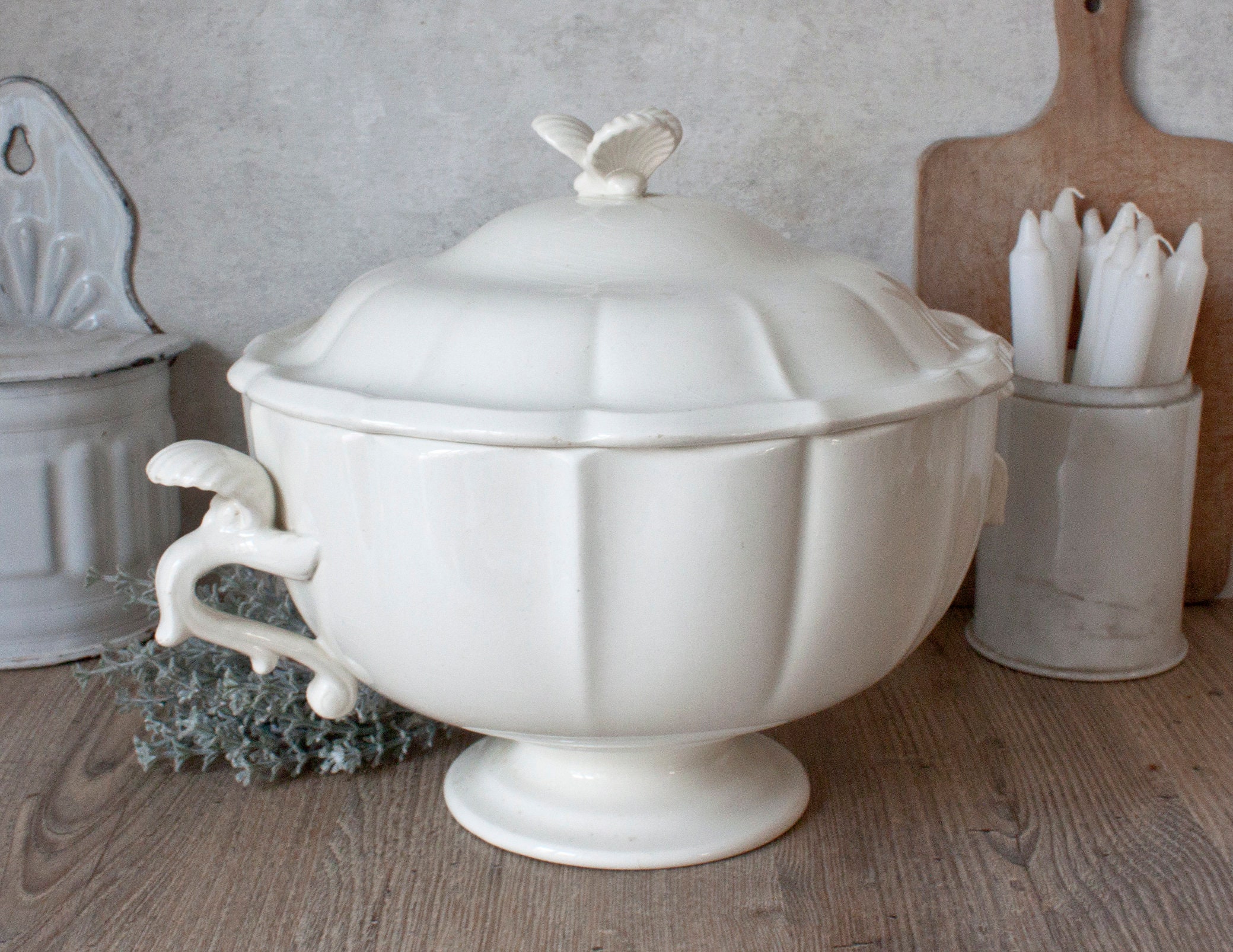 Grande Soupière Vintage en Faïence Ivoire, Poignées Coquillage