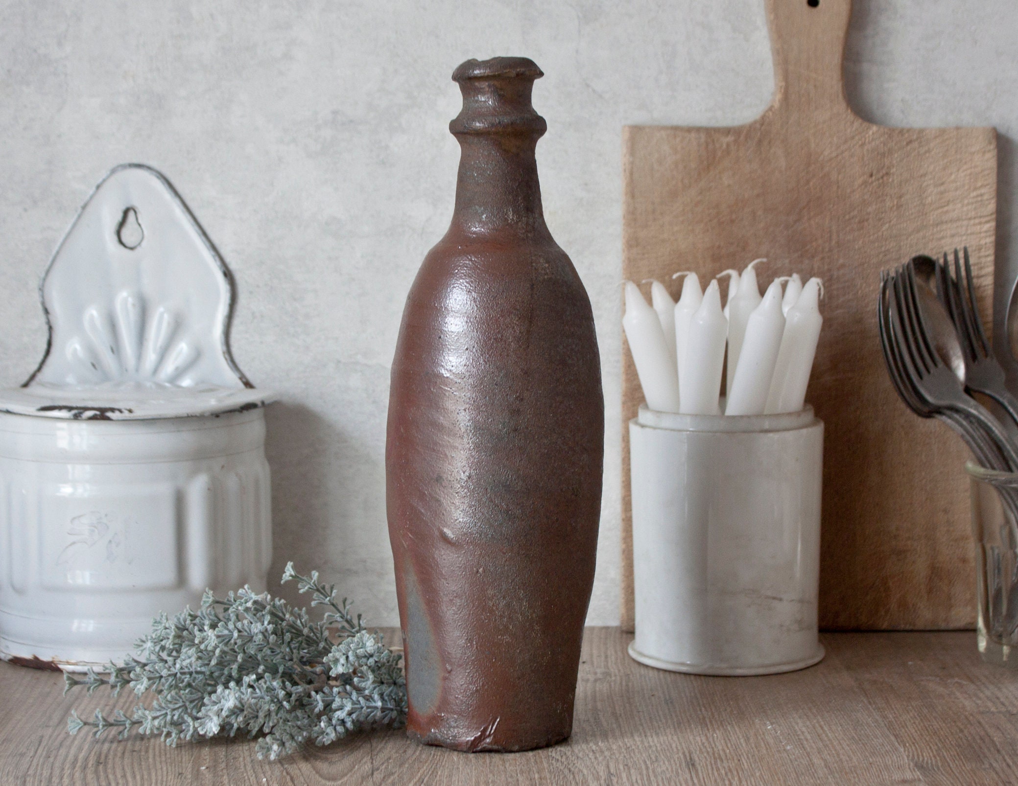 Bouteille Ancienne en Terre Cuite Marron Foncé