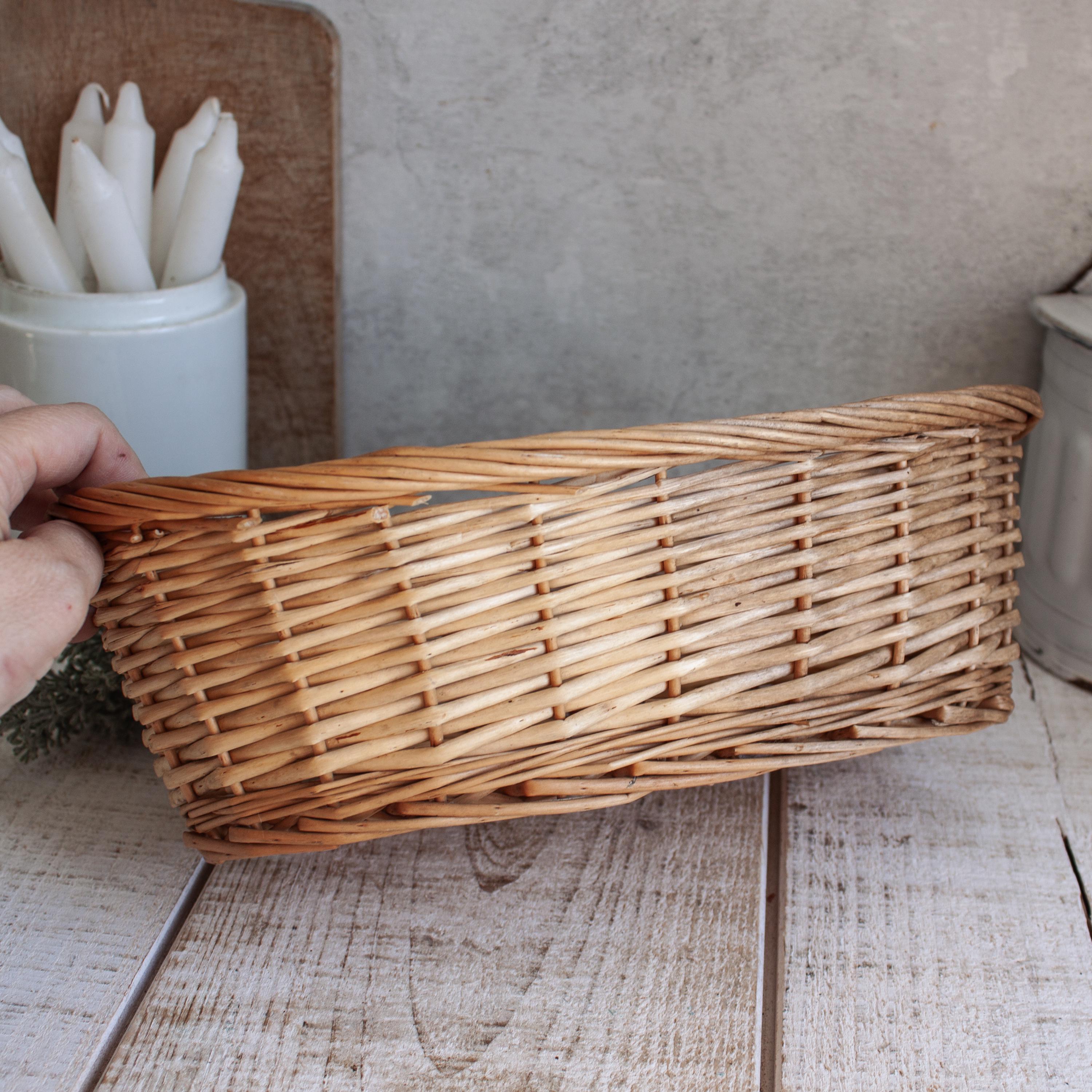 ナチュラルカラーの小さな楕円形のヴィンテージ籐バスケット - Etsy 日本