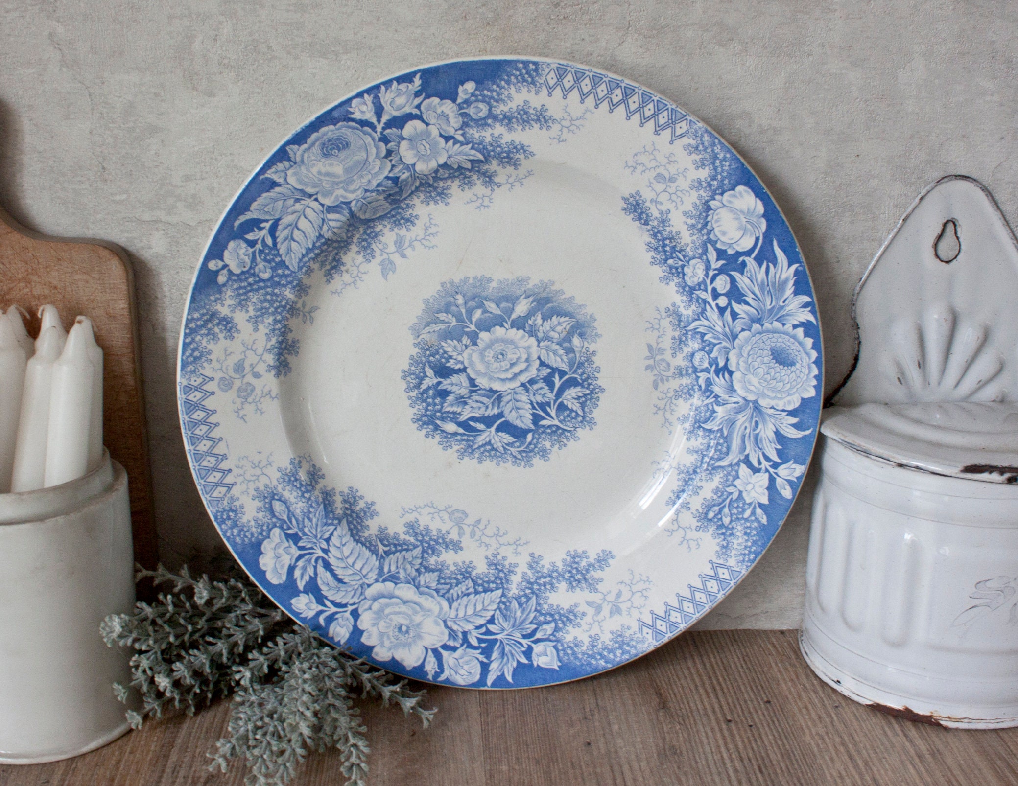 Grand Plat Rond Ancien U&c Sarreguemines en Terre de Fer Decor Floral Bleu