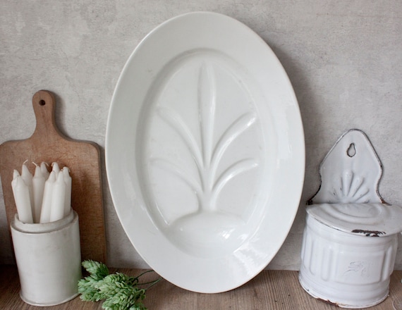 Grand Plat à asperges oval ancien en faïence épaisse blanche