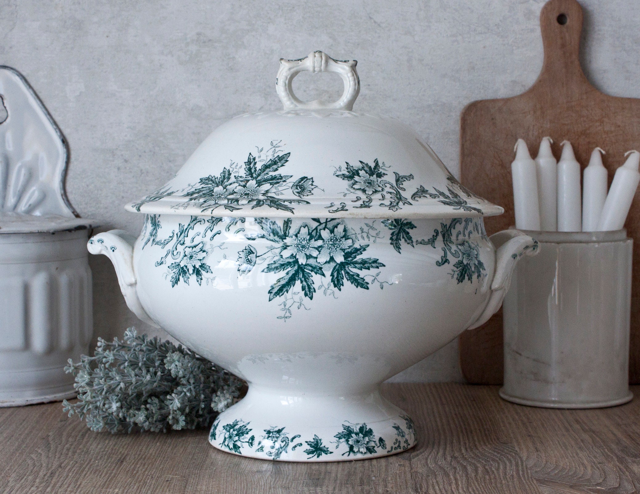 xixème Soupière Ancienne Saint-Amand Terre de Fer Blanche Pied Douche, Motif Floral Bleu Vert