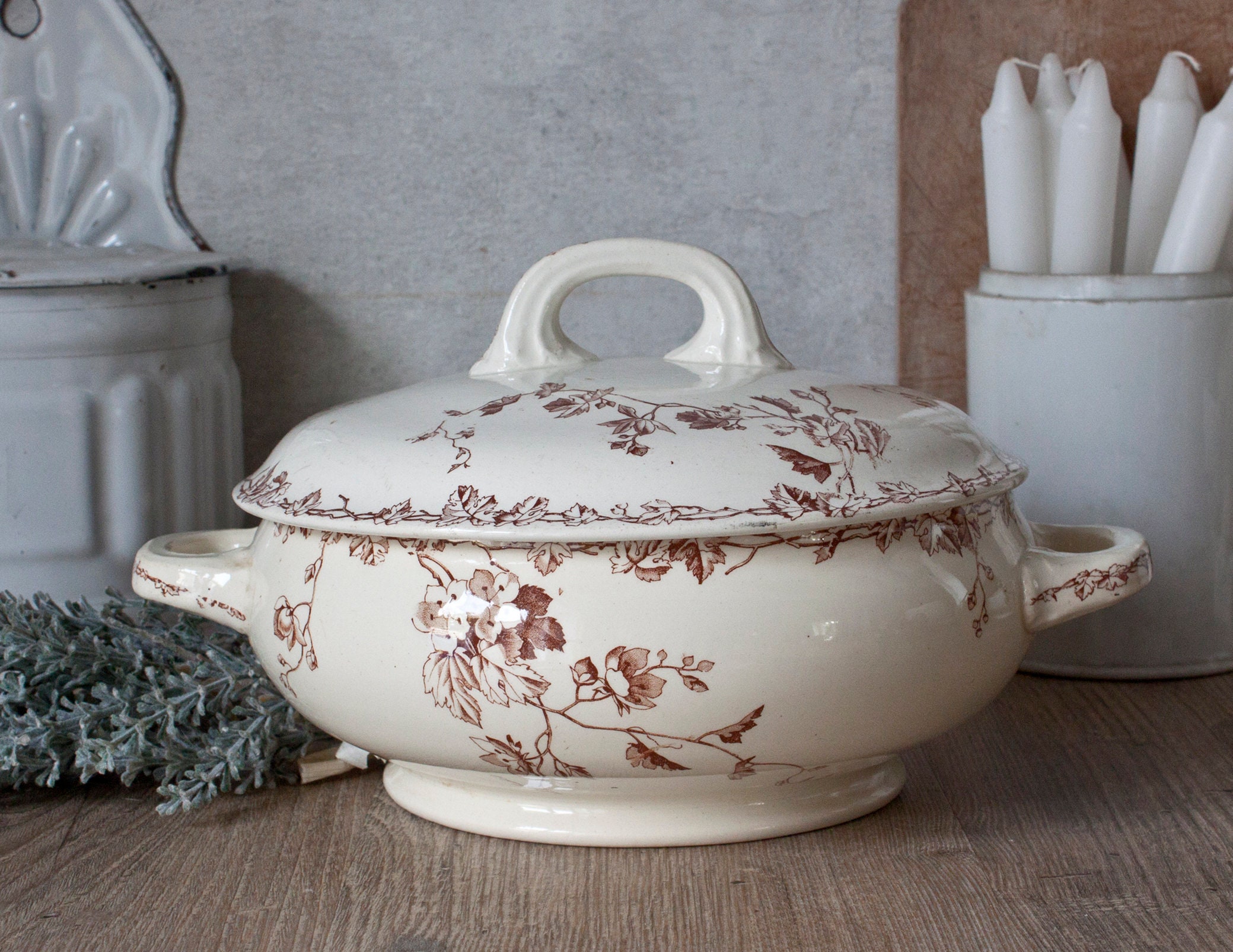 Soupière Ancienne en Terre de Fer Blanc et Décor Sépia, Début Xxème