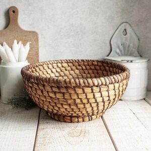 ナチュラルカラーの小さな楕円形のヴィンテージ籐バスケット - Etsy 日本