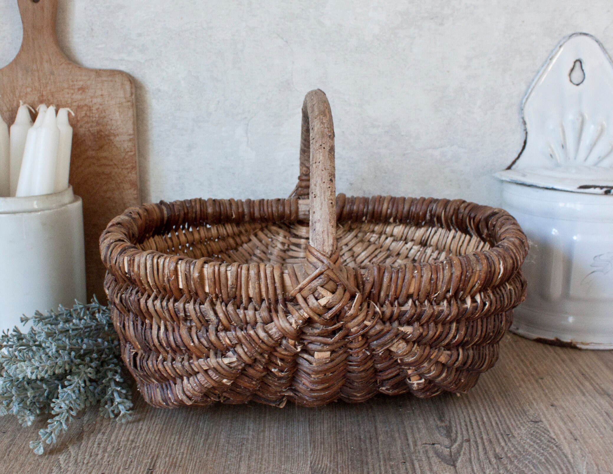 Petit Panier de Ferme Oval Ancien en Osier Marron