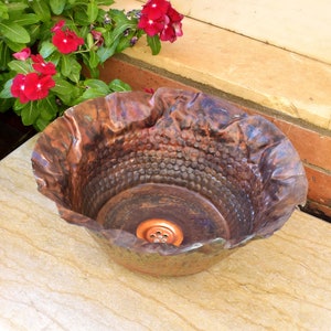 Cuenco redondo artístico de fregadero de cobre para cocina, baño, cuenco escultórico de lavabo, decoración contemporánea - *Drenaje incluido*