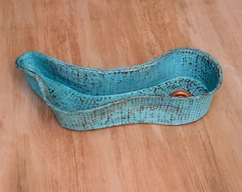 Lavabo rústico de cobre: acabado con pátina verde, diseño artesanal hecho a mano.