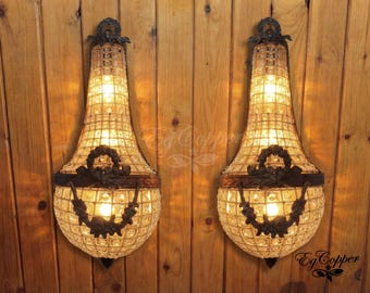 Par de apliques estilo imperio francés con cuentas hechas a mano: luces de bronce antiguo de cristal con cuentas transparentes de cristal de Murano.