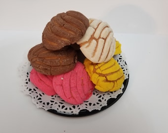 Authentic Mexican Conchas – Pan Dulce Sweet Bread – Freshly Baked Variety Box (4 Pack, 6 Pack, 12 Pack) | Pynkie Promise Bakery Gift box