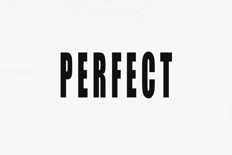 Puede incluir: Camiseta blanca con la palabra "PERFECT" impresa en letras negras en negrita.