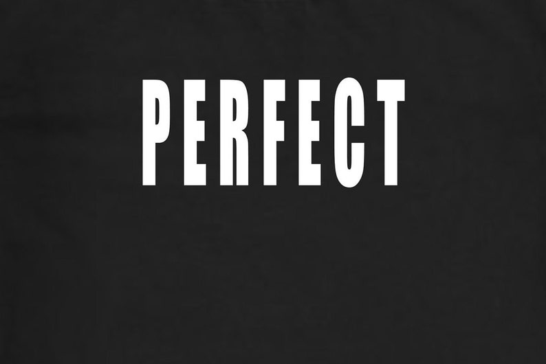 Puede incluir: Un fondo negro con la palabra "PERFECT" escrita en blanco.