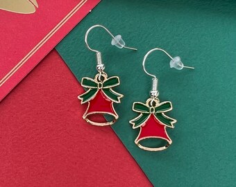 Lindos aretes navideños - Idea de regalo para maestros o relleno de medias - Idea para fiesta de intercambio de regalos navideños - Campana con lazo de cinta