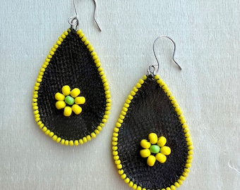 Pendientes de piel de pescado con cuentas hechos a mano - cuero de salmón curtido casero - pendientes con cuentas indígenas canadienses - regalo para ella - que lo tiene todo