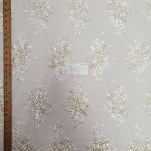 Elfenbein W Gold "Die ozzy Spitze" Floral Stickerei w Cording auf Mesh-Spitze Stoff verkauft BTY - Hochzeit Prom Kleid Spitze Doppel gecalloped (#13-002)