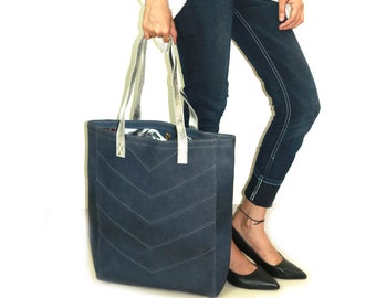 Bolso tote de piel azul marino: Hobo grande metálico con asas plateadas