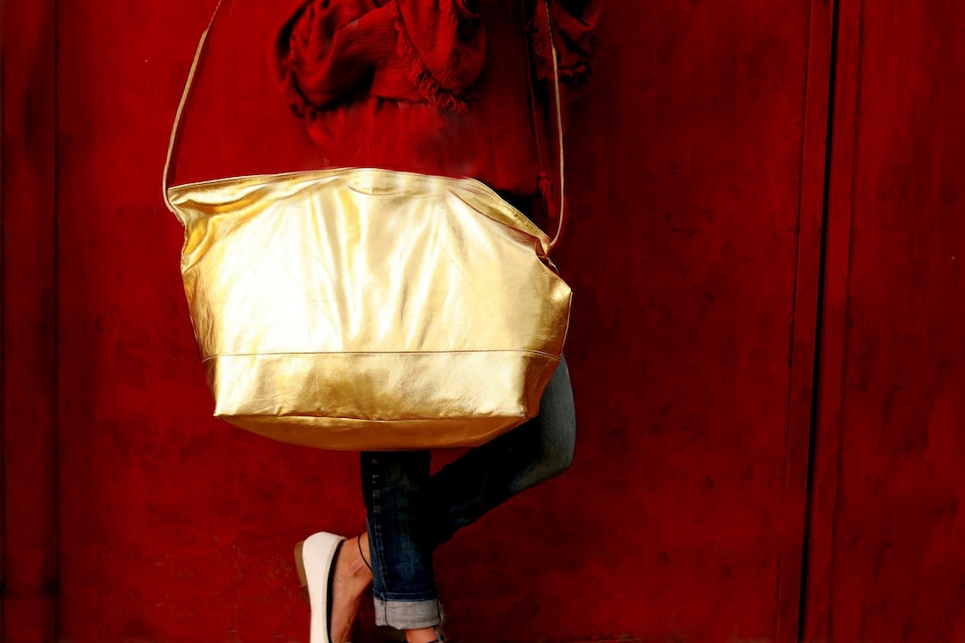 HOBO BAG 18 IN WINE RED SOFT LAMBSKIN GOLD CHAIN