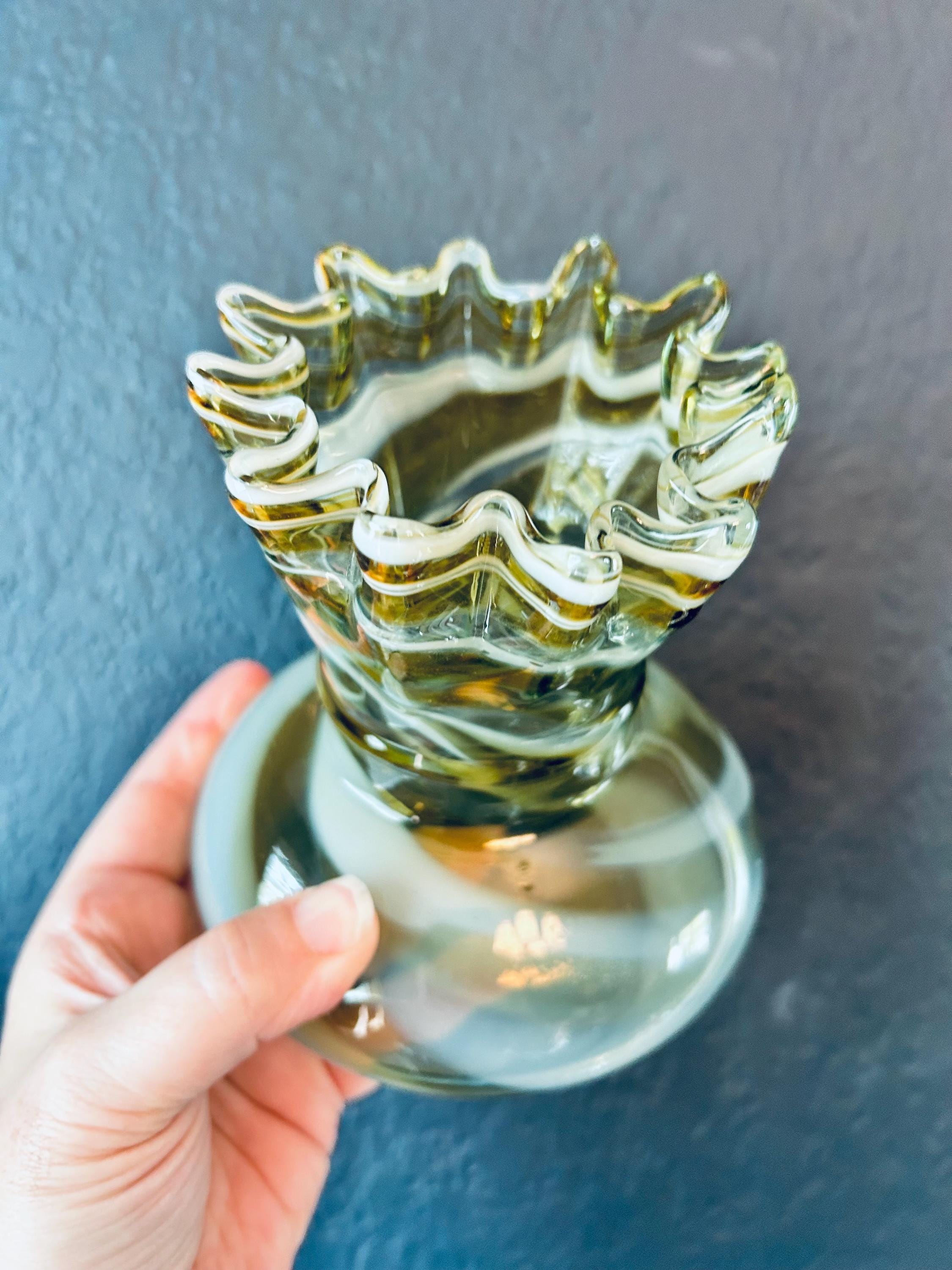 手吹きガラス花瓶 フリルエッジ 渦巻き模様 高さ5.5インチ - Etsy 日本