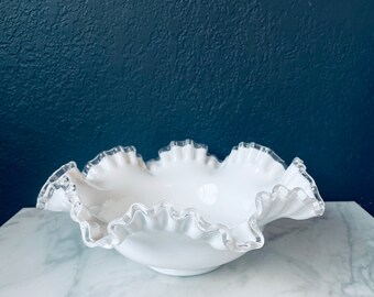 Fenton Silvercrest Ciotola con bordo increspato in vetro al latte 10,5&quot; d