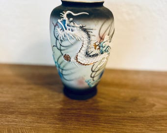 Maruku Dragon Art vase 6”  Japanese  Dragonware  China Textured Embossed gold details  MADE IN JAPAN