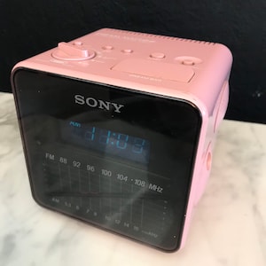 SONY FM/AM 2バンド クロックラジオICF-A8 ピンク ジャンク Sony Dream Machine Rare Pink ICF C10W Am Fm Alarm Clock Radio