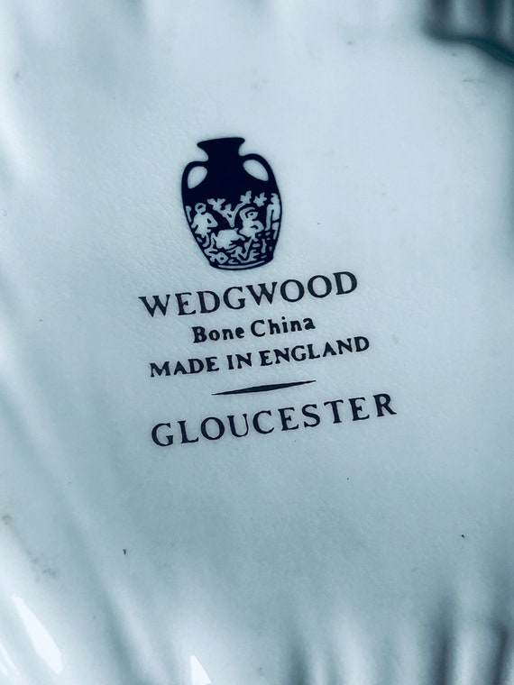 Wedgwood Bone China Shell Gloucester 5.5” l Gold … - image 5