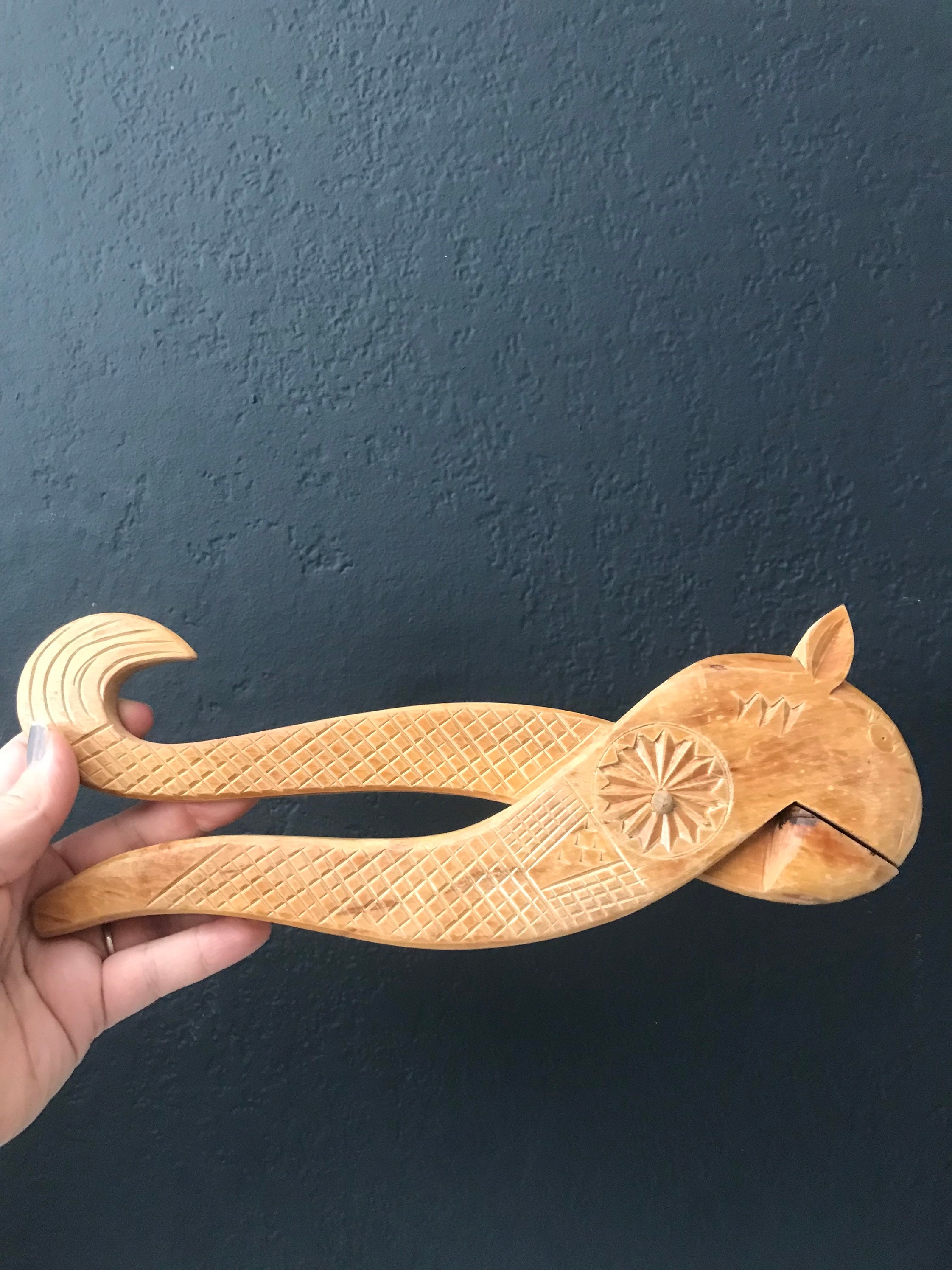 casse-noisette animal sculpté en bois art populaire 11 longueur