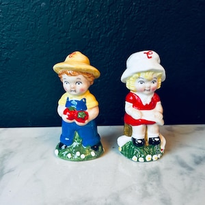 Campbells Soup Kids Salt and Pepper Set Ceramic Farm Boy & Girl w/Chickens