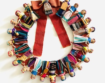 Guatemalanska orodockor, krans 30 cm d, handgjord centralamerikansk folkkonst, Guatemala 1970-talet