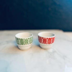 Arabia Finland Kauno Egg Cups Raiji Uosikkinen Folk Pattern pair red and green
