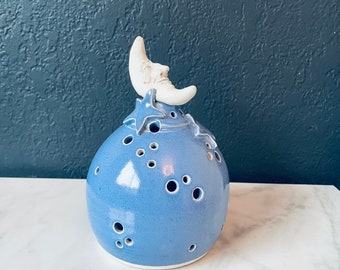 Kamionkowy półksiężyc wycięty w kształcie świecznika typu tealight, sygnowany, wys. 7 cali