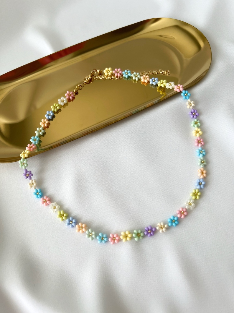 Dainty Cute Flower Necklace Seed Bead Necklace Daisy Flower Etsy
