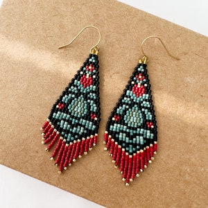 Boho beaded fringe earrings, flower seed bead earrings, beaded earrings black miyuki beads