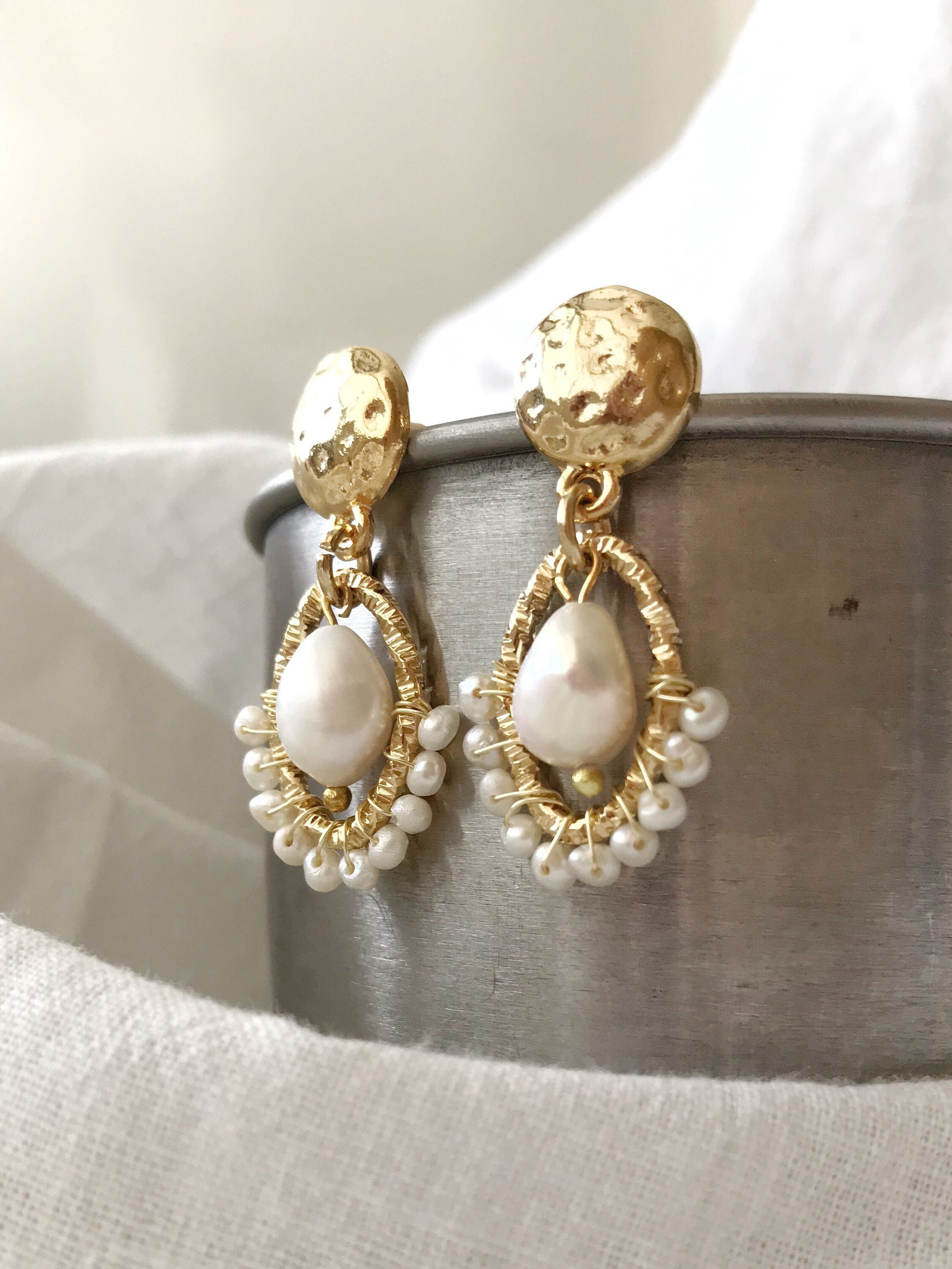 NATURAL PEARL & CRYSTAL  EARRINGS main image 1